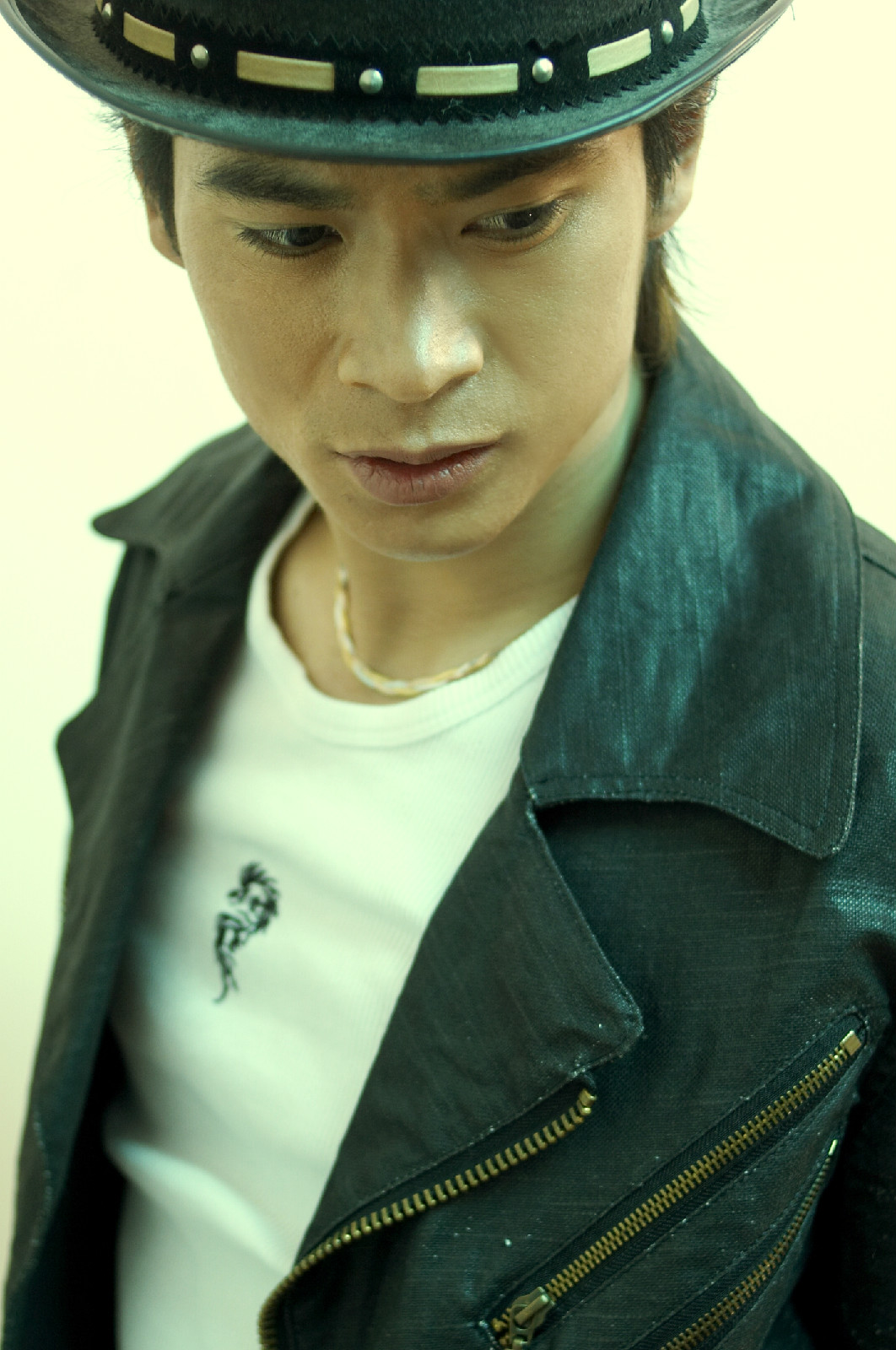  p>李炳渊,原名李渊,出生于 a target="_blank" href="/item/山东省