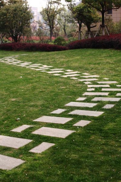  p>园林铺装是指运用任何硬质的天然或人工制作的铺地材料来装饰路面.