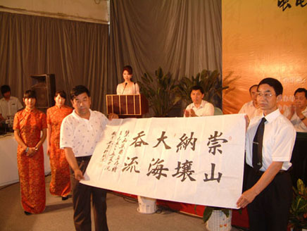  p data-id="gnb7yai46a">笔名野夫,当代杰出书法家, a target="