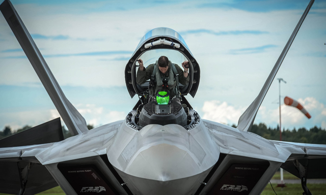 YF22和F-22争夺四代机订单 ATF竞争给世界带来了什么？_百科TA说