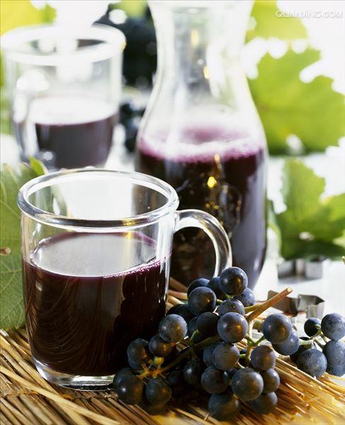 data-lemmaid="1116">葡萄 /a>汁顾名思义是由葡萄果肉榨出的果汁