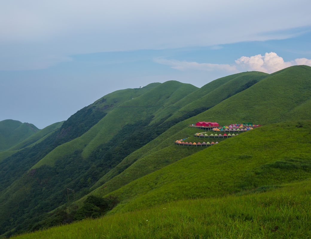  p> a href="#">武功山 /a>金顶观光休闲区有景点石鼓寺,夫妻瀑,吊马