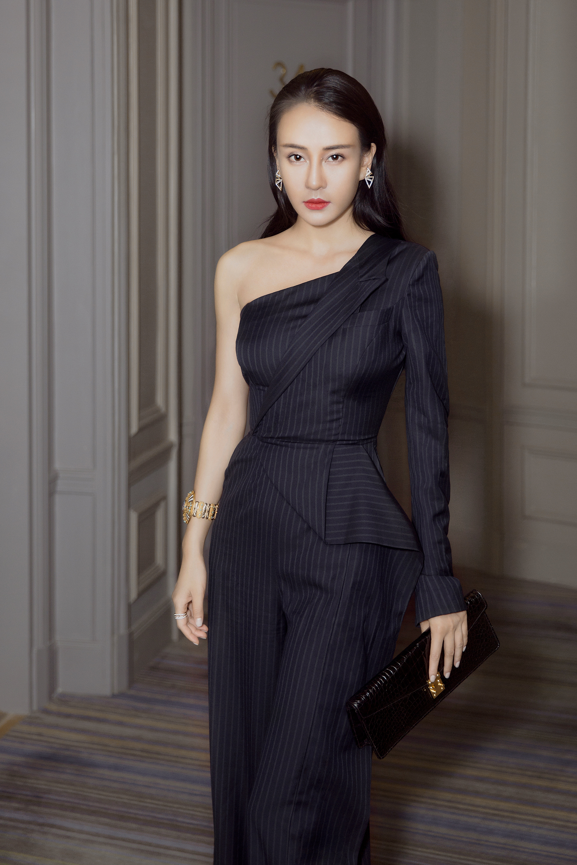  p>母其弥雅 i>(miya) /i>,1987年5月24日出生于云南省楚雄彝族自治州