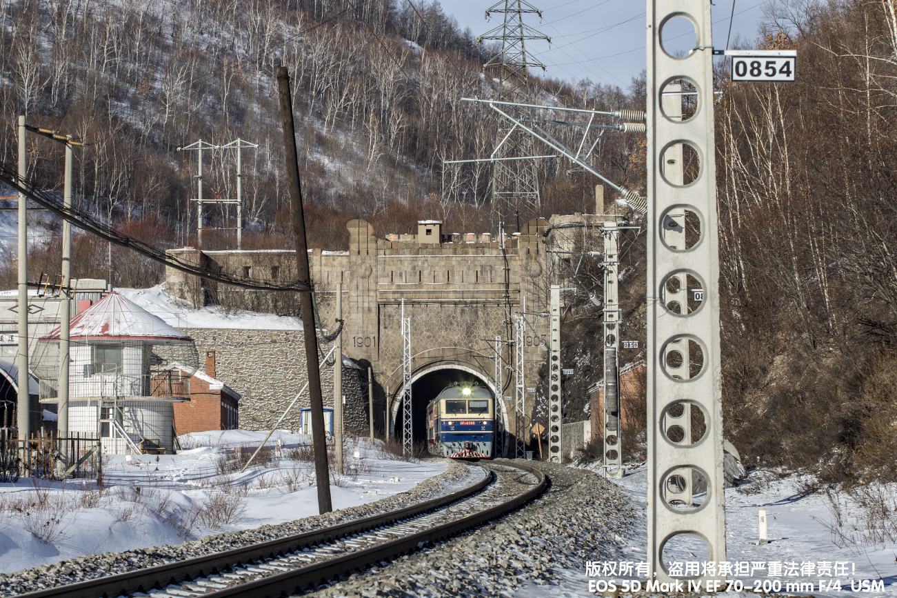  p>滨洲铁路,是原中俄共同修筑的东清铁路(中东铁路)的西部干线,故