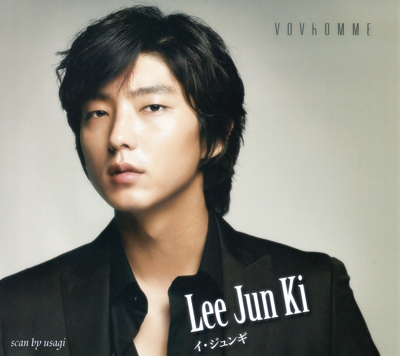 1982年4月17日出生于 a target="_blank" href="/item/韩国/6009333"