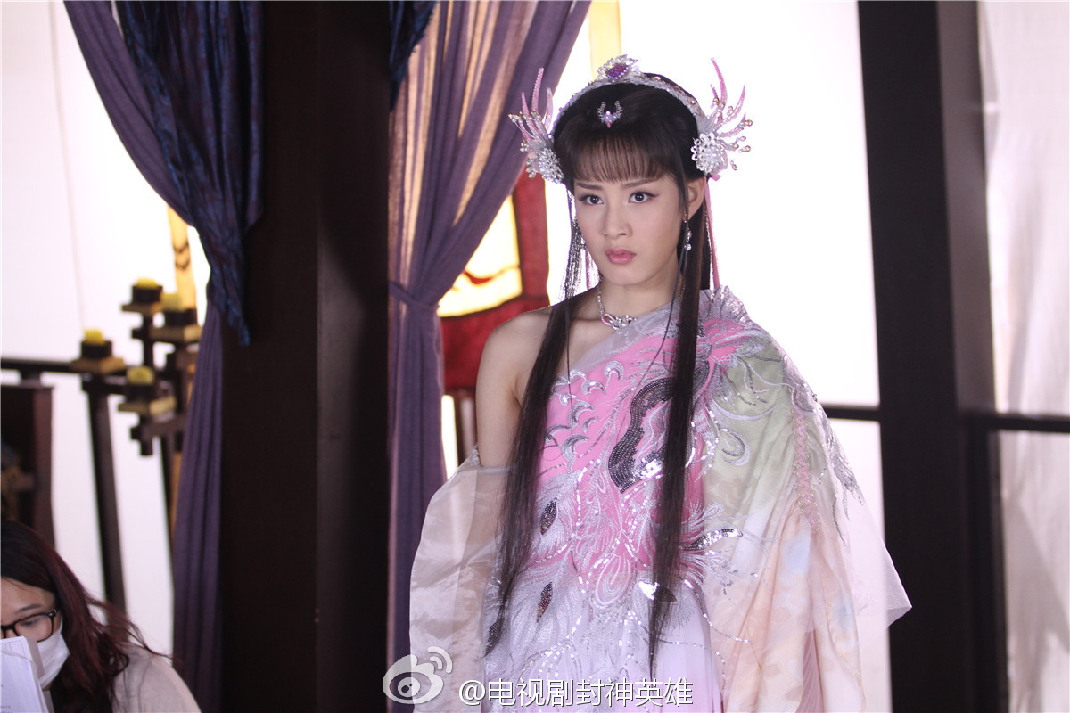  p>琼霄仙子,女,又称琼霄,琼霄娘娘,是明代神怪小说《 a target="