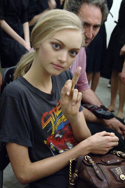  p>嘉玛·沃德( i>gemma ward /i>),1987年11月3日出生于澳大利亚西