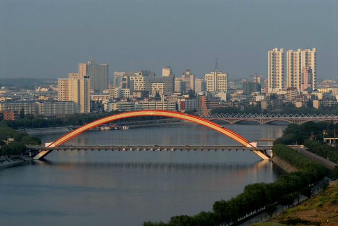  p data-id="go0dgsjbvp">信阳彩虹桥是国家主干线g107信阳段上的桥梁