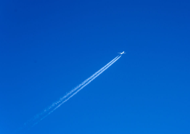  p data-id="gnbwse6f1i">飞机云,又名飞机尾迹,航空云,凝结尾.