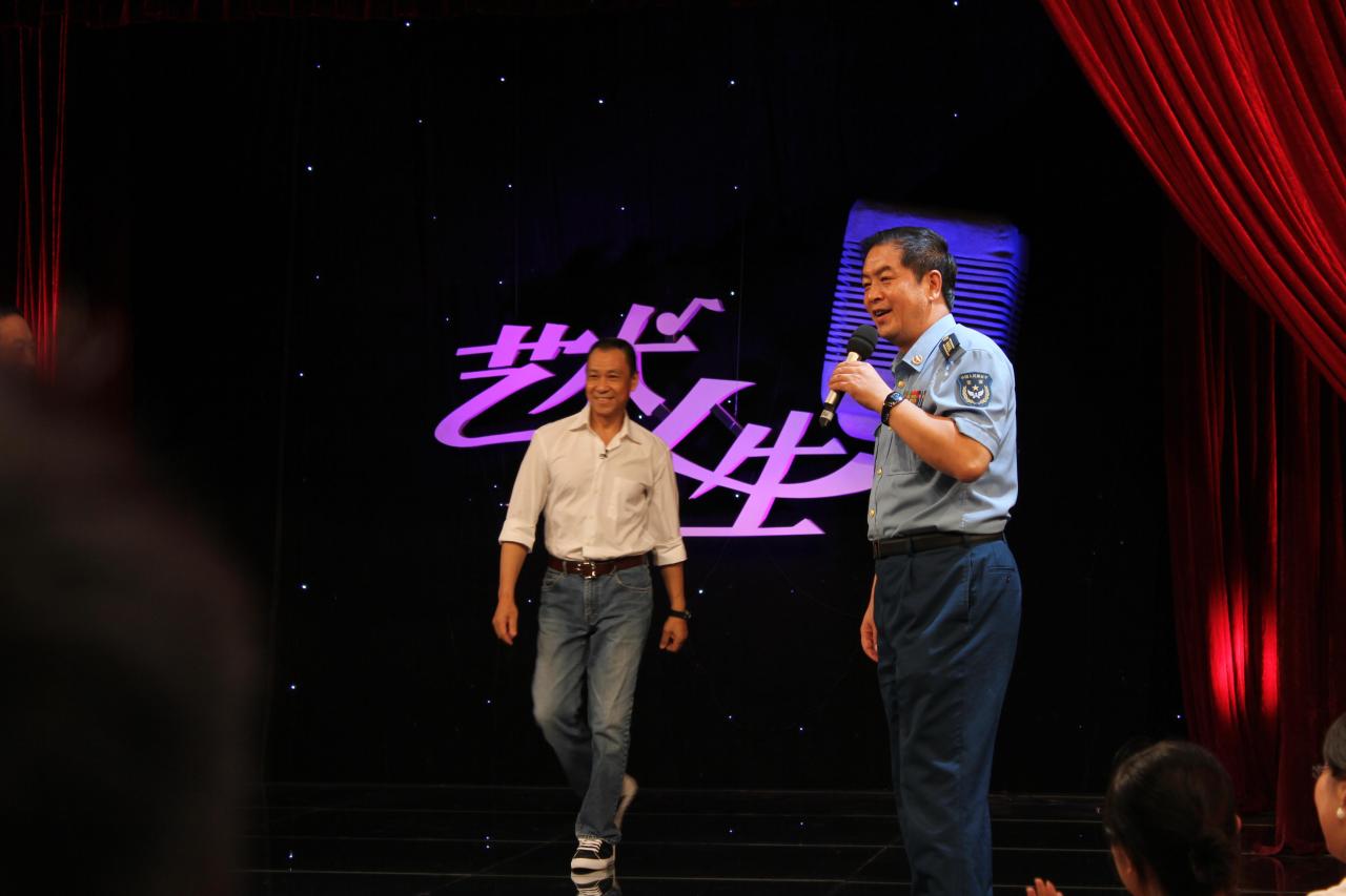 自己的一生都交给了西游记而在艺术人生剧组人员重聚节目现场,女儿国