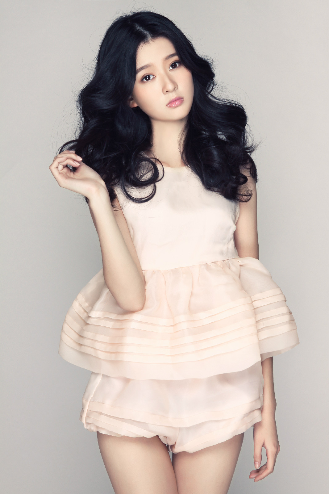  p>乔欣,1993年11月23日出生于黑龙江省哈尔滨市,中国内地女演员,毕业