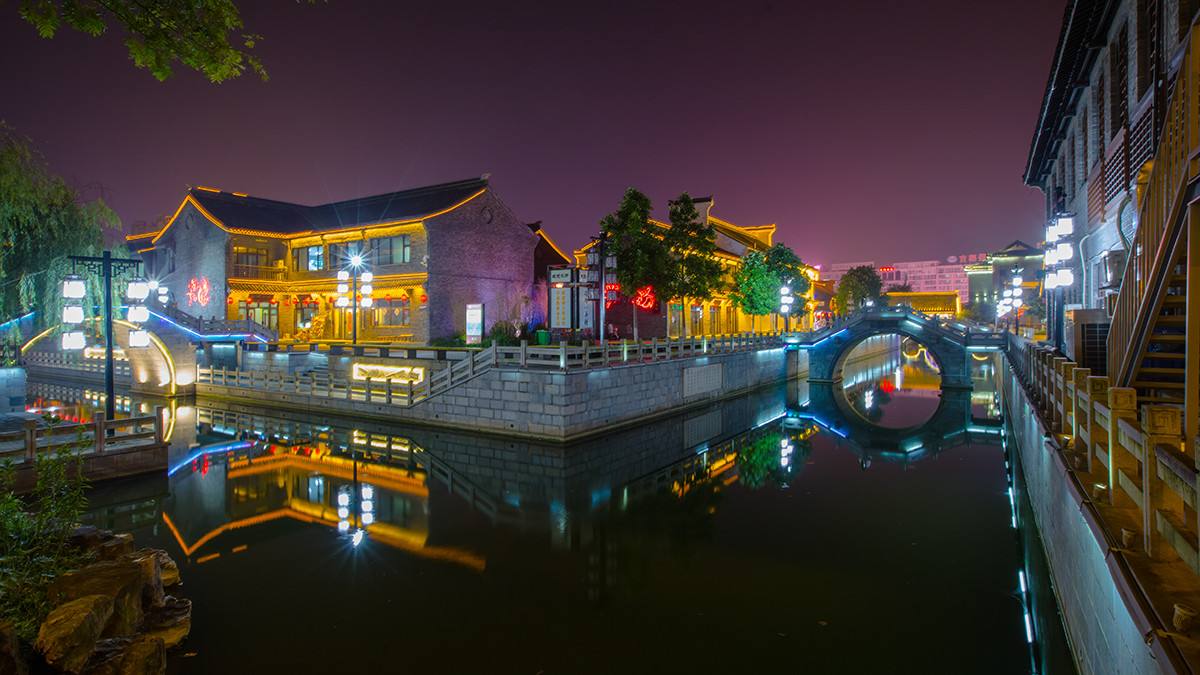 p>盐镇水街是盐城市海盐历史文化风貌区的重要组成部分,位于 a href=