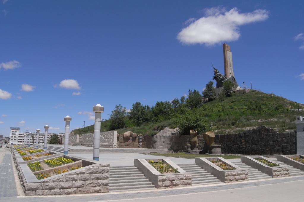 百灵庙抗日武装暴动纪念碑