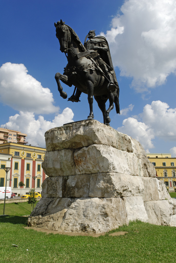 尼亚语 /a>:republika e shqip  ris  ;英语:republic of albania)