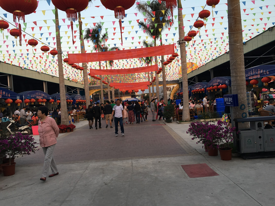 三亚火车头万人海鲜广场