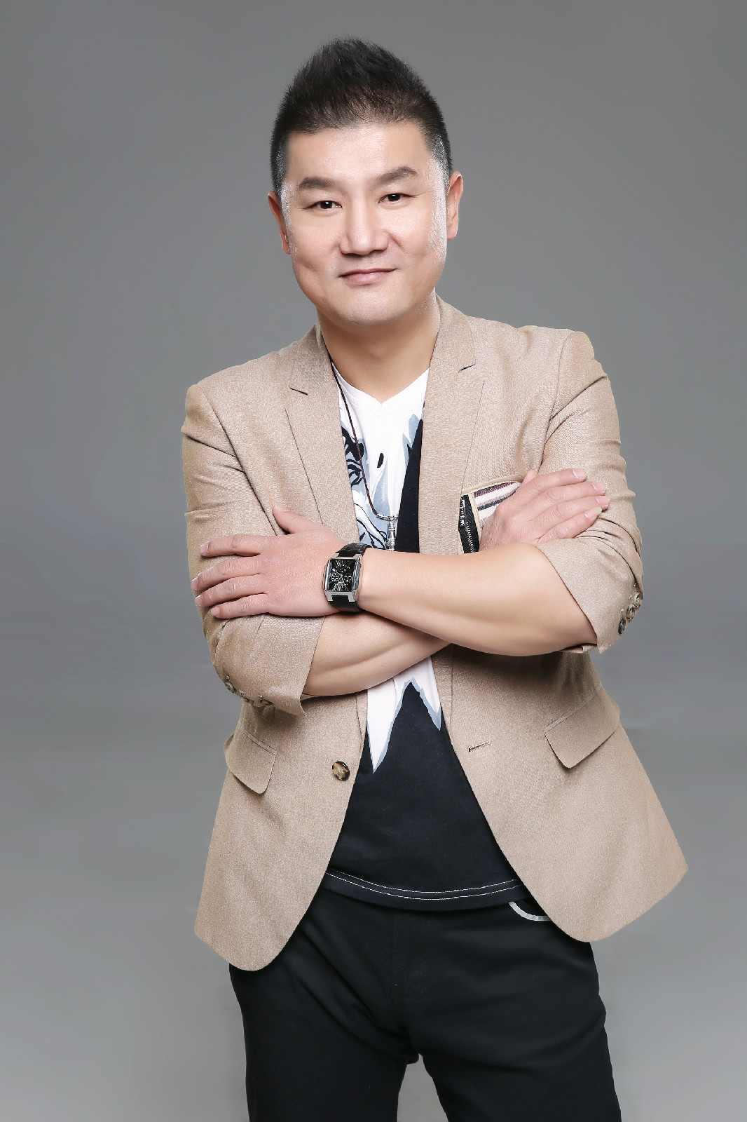  p data-id="gnwzf5d3xh">志洲, i>(曾用名:李志洲) /i>,出生于 a