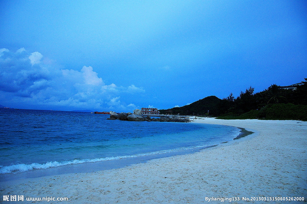  p data-id="gnwtqwf60t">中国白沙滩所以得名是因为细白如银的沙滩