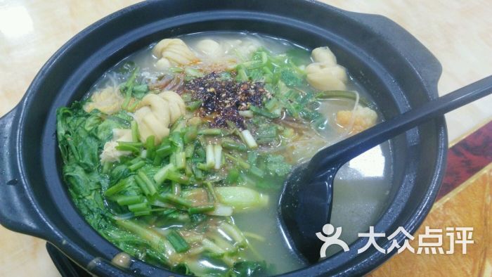 蜗牛肉片砂锅汤