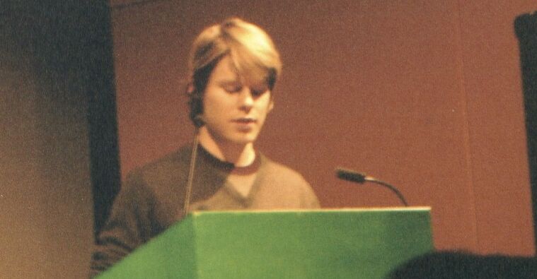 harrison) /i>,1977年11月2日出生于美国 a target="_blank" href="