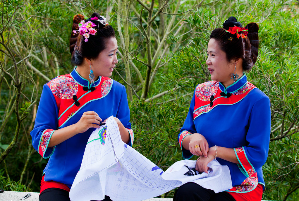  p>妈祖装为莆田市湄洲女典型全身装扮.