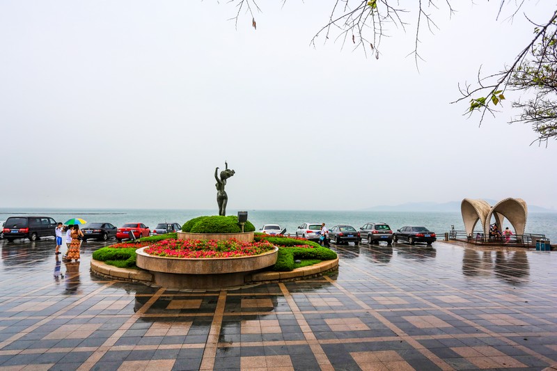  p>小青岛公园是山东省青岛市的标志性建筑,位于 a target="_blank"