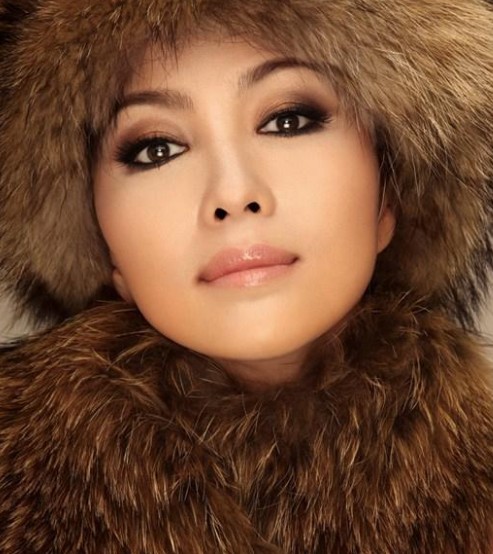  p>荣蓉,国家二级演员,制片人,毕业于 a target="_blank" href="/item