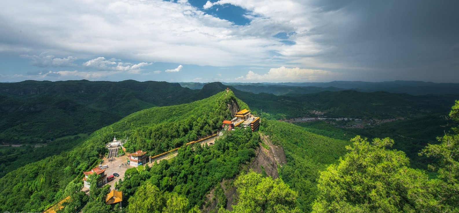 即广义的"子午岭",包括横岭,斜梁,老爷岭,青龙山,子午岭(狭义)等山脉