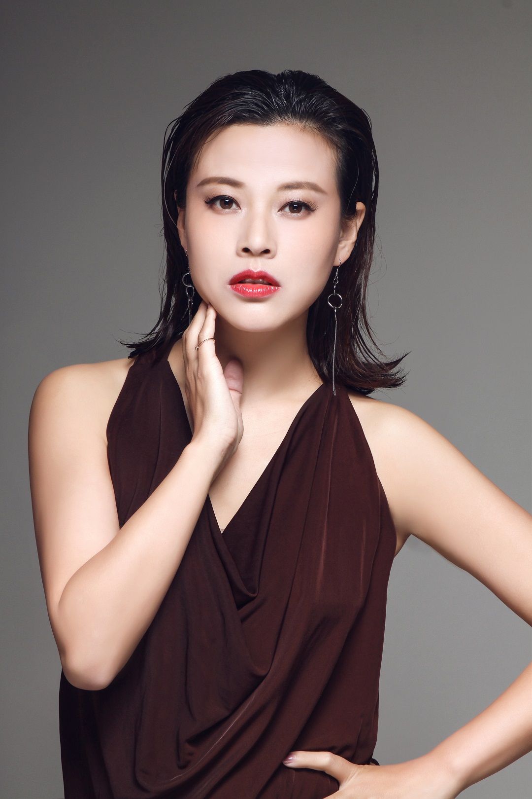  p>郝文婷,4月11日出生于山西省,中国内地女演员,毕业于山西大学.