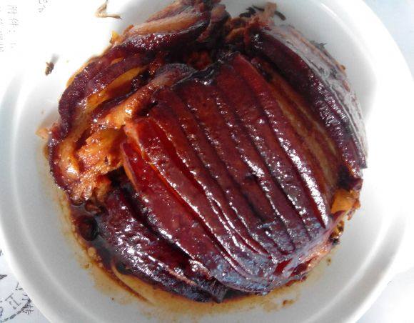  p>香椿咸菜蒸扣肉是一道由 a href="#" data-lemmaid="4342">五花肉 