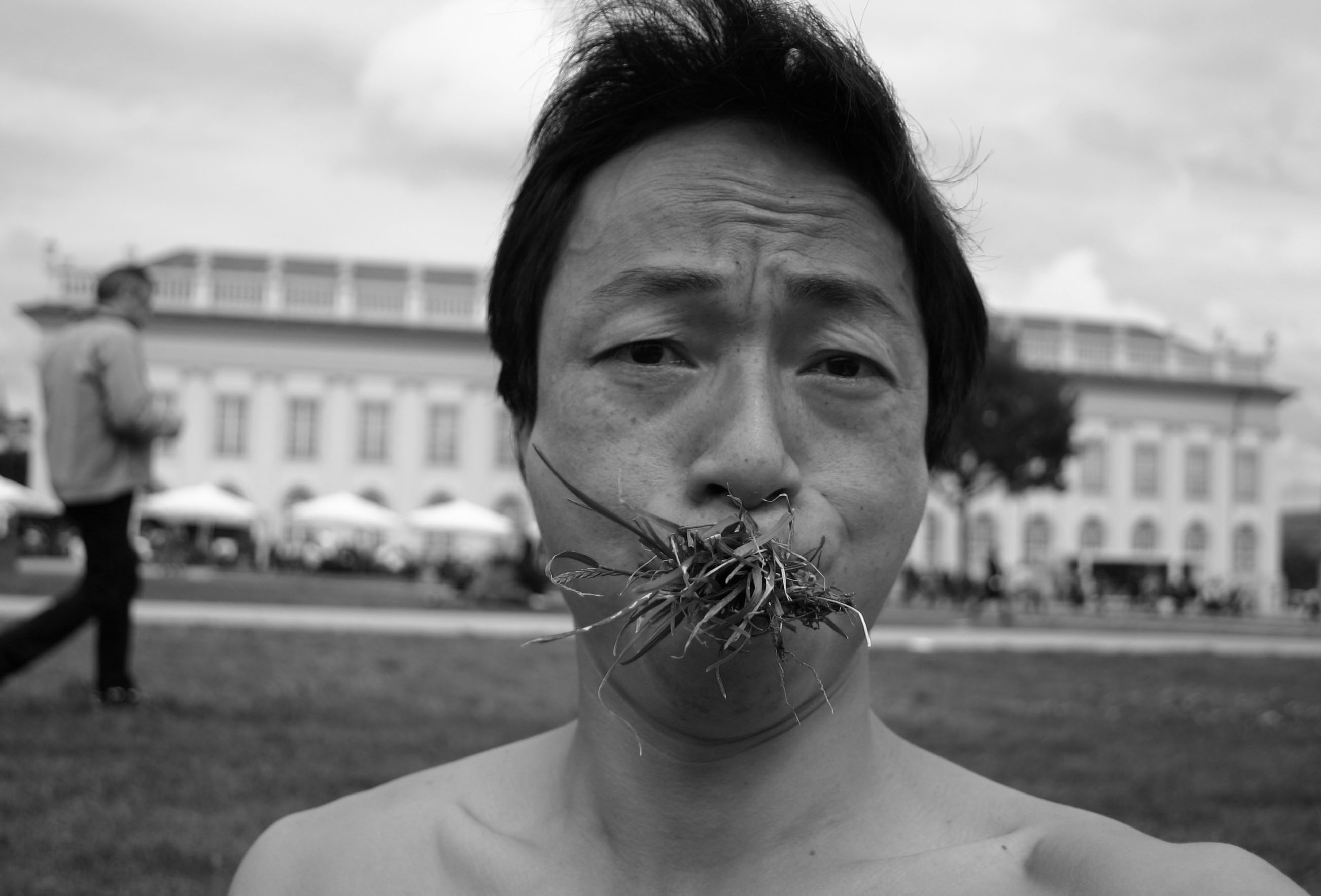  p>刘正勇,当代青年艺术家,1980年出生于中国湖南,2004年毕业于 a