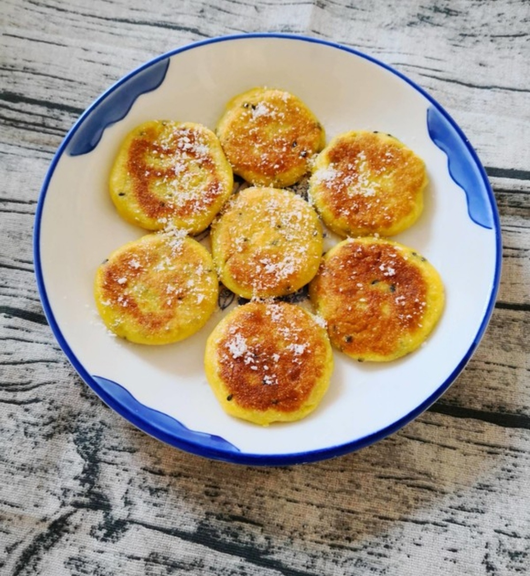  p>玉米面糯米饼是一道美食,制作原料主要有玉米面. /p>