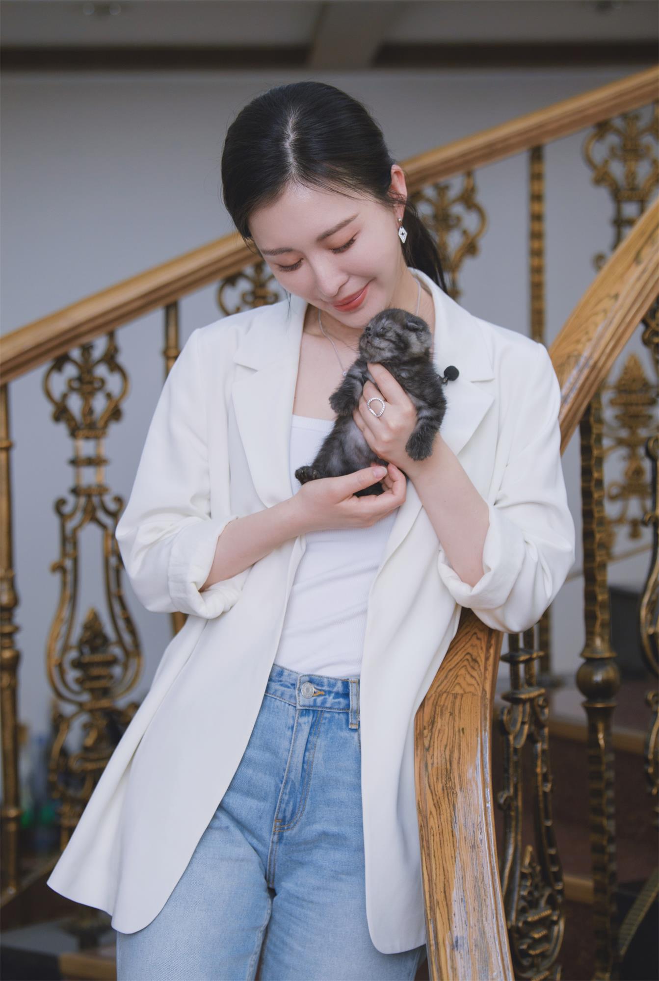 田朴珺,女,汉族,1981年2月23日出生于上海市,制片人,演员,作家