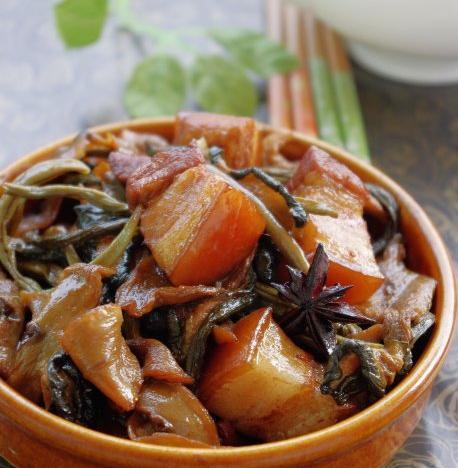 五花肉炖干菜