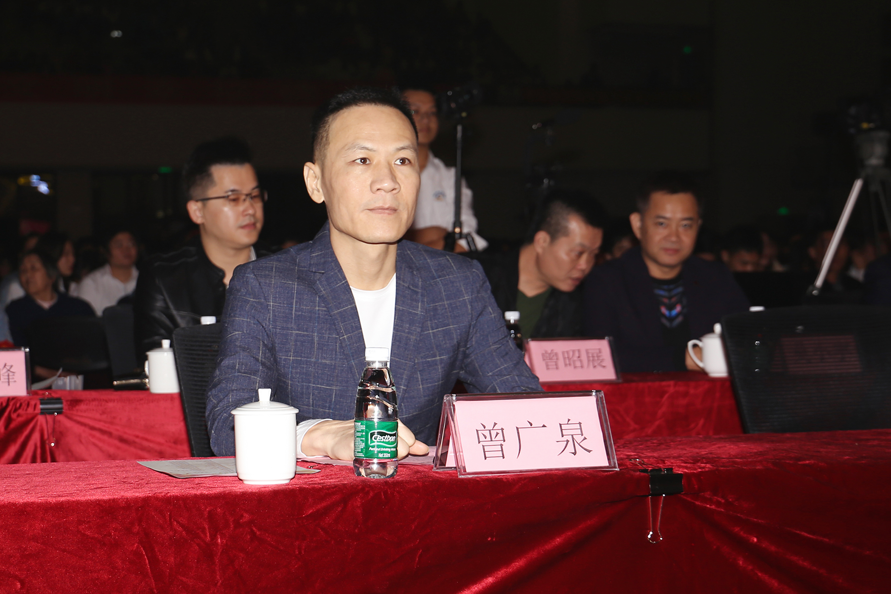  p data-id="gnf7pdwg18">曾广泉,男,70年代中期出生于广东省汕尾海丰