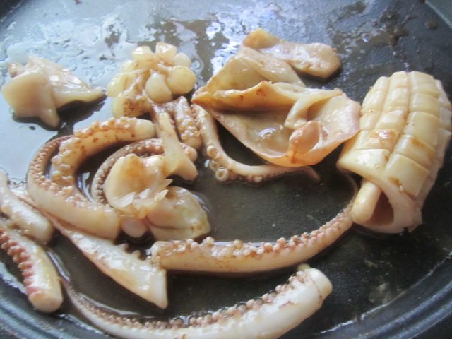  p>电饼铛烤鱿鱼是一道由鱿鱼等为主要食材做成的菜品,属于家常菜.