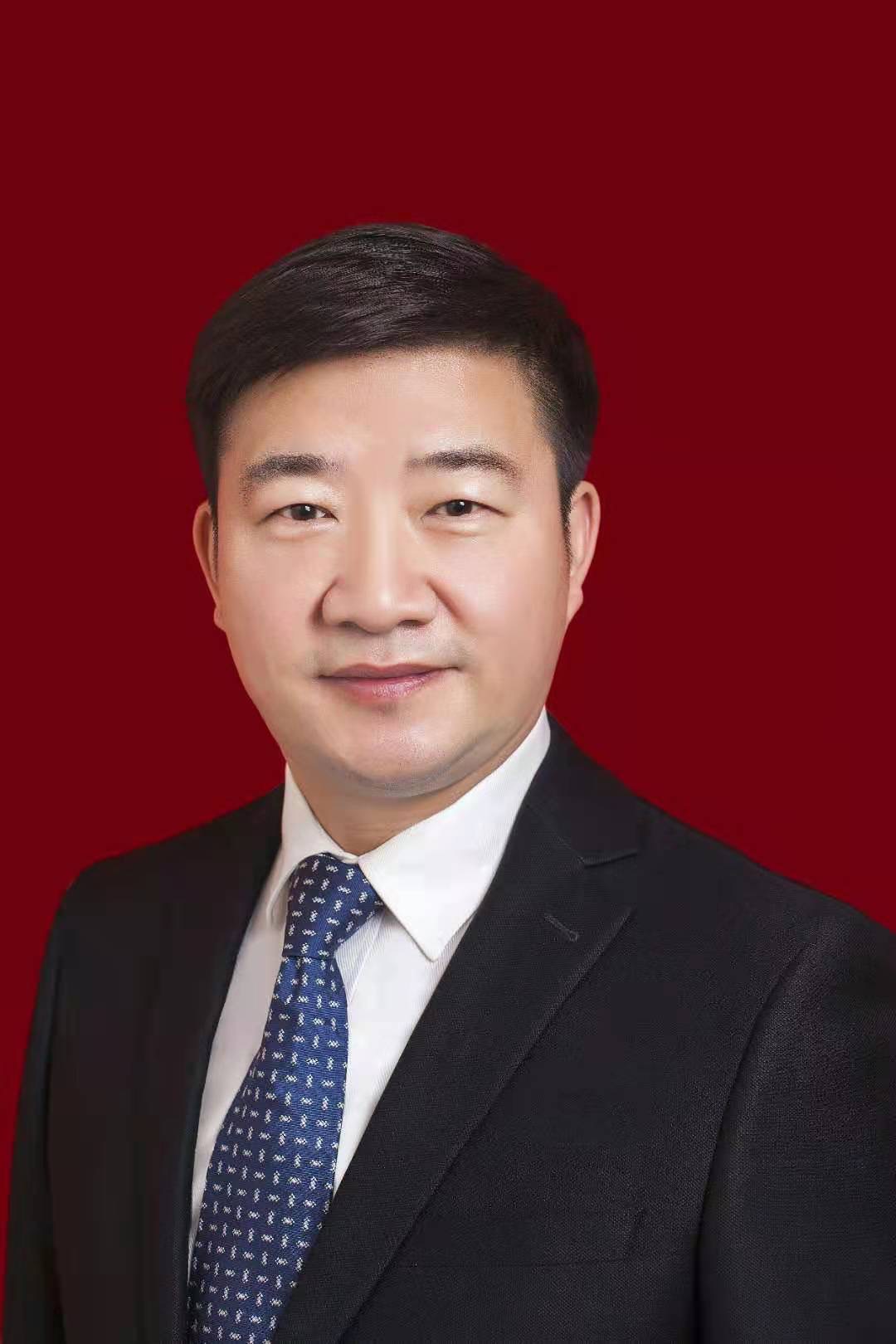  p>曹向东,男,满族,中共党员. /p> p>现任河北省衡水市安平县委书记.