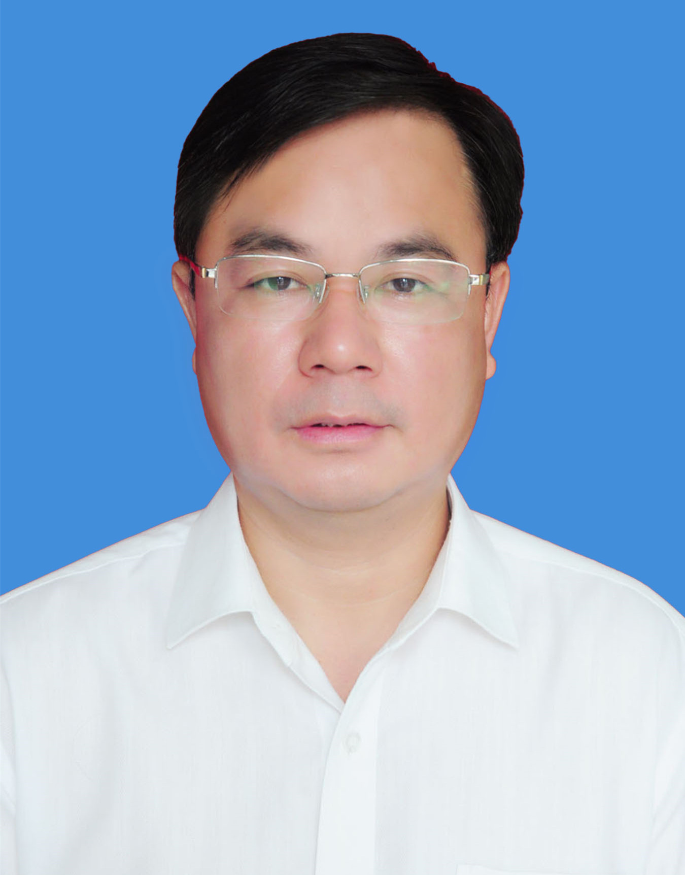  /p> p data-id="uamv0zxfweez">现任湖南省益阳市桃江县人大常委会