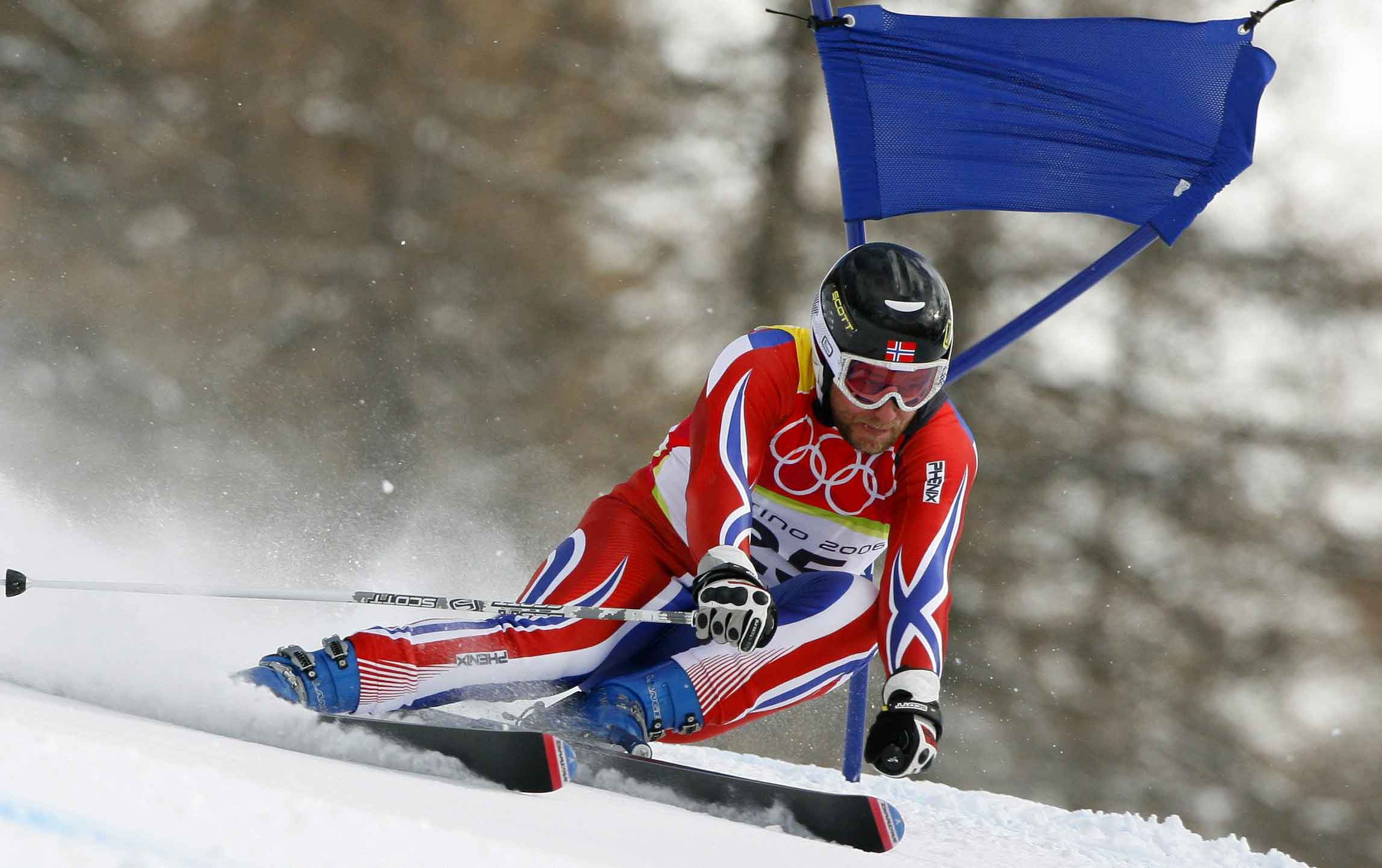  p>高山滑雪(alpine skiing)是以滑雪板,雪鞋,固定器和滑雪杖为主要