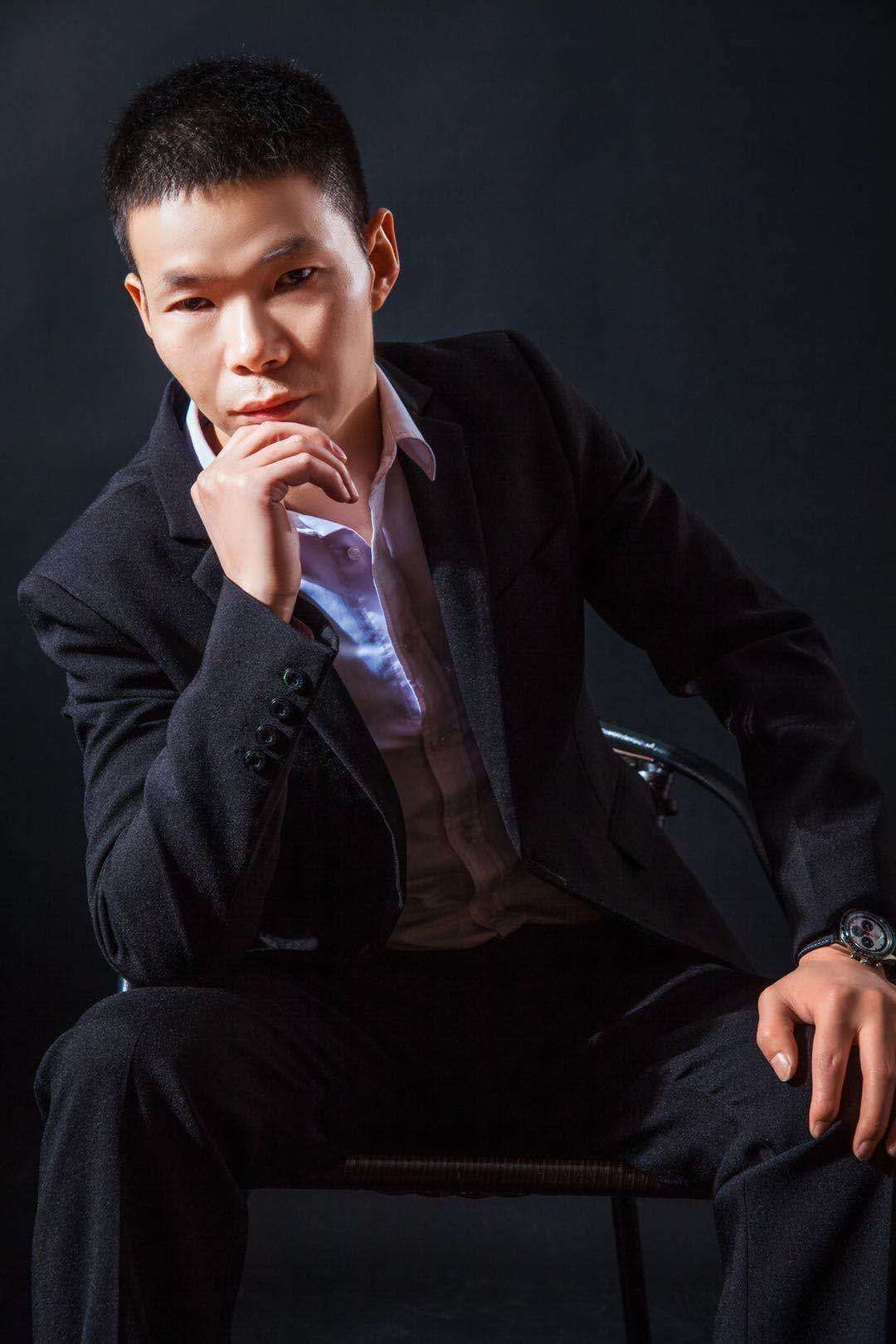  p>抖音忠哥,1988年1月15日出生于安徽,抖音红人