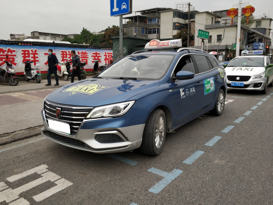 出租车 供人临时雇佣的汽车 百度百科