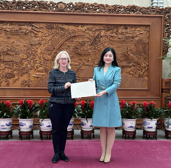 王敏,女,中华人民共和国外交部<a target=