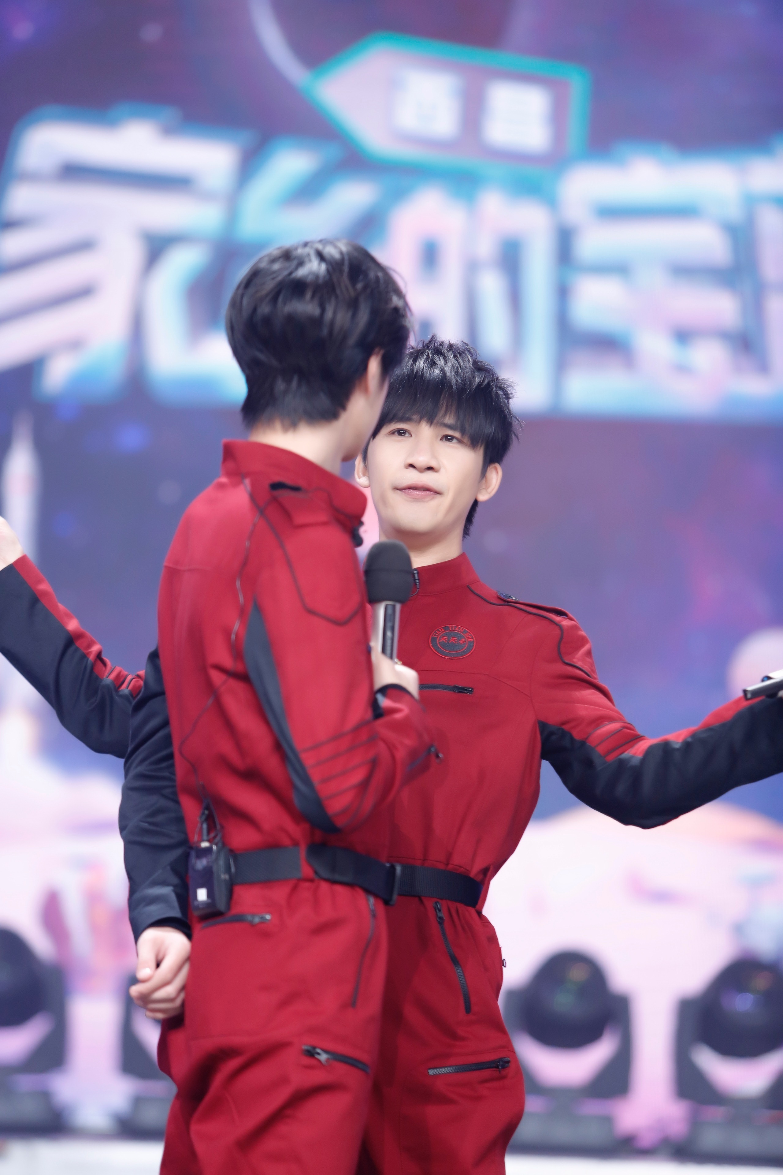  p>大张伟(wowkie da),本名张伟,1983年8月31日出生于北京,中国内地男