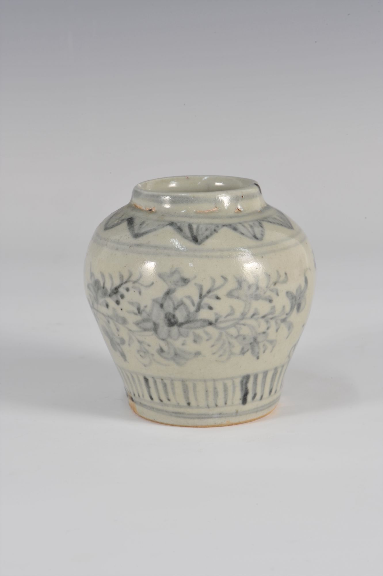 明代青花花卉纹瓷罐