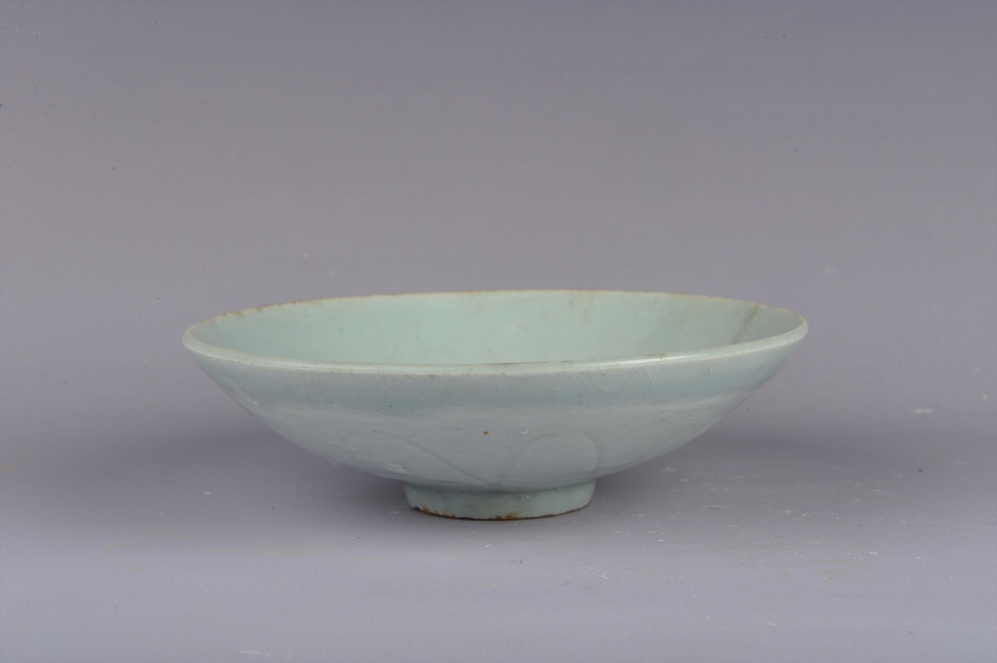 宋代青白釉莲瓣纹瓷碗