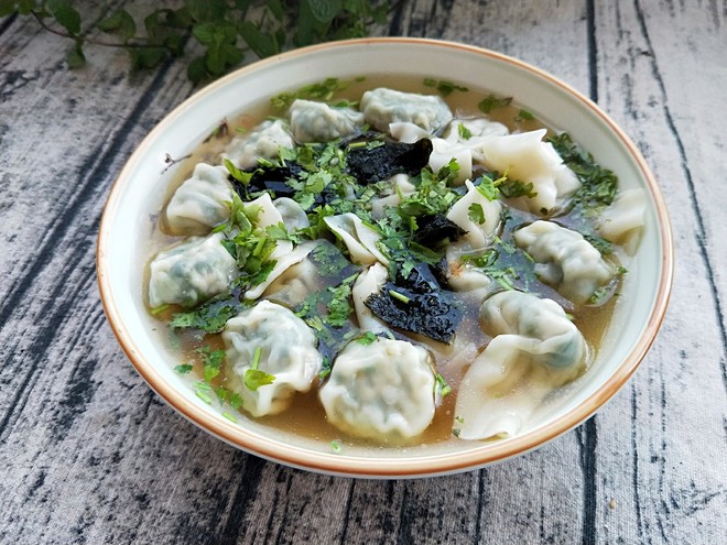 小白菜木耳馄饨