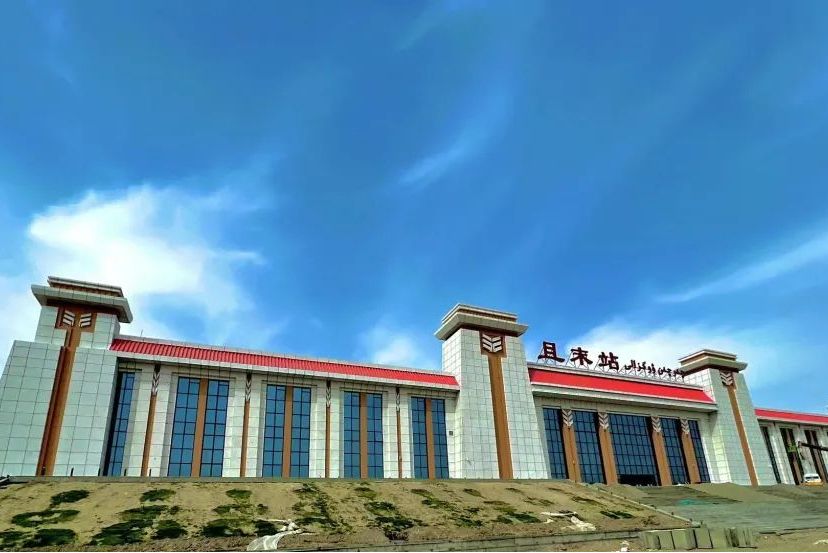 货两用车站,位于新疆 a target="_blank" href="/item/且末县/4816583