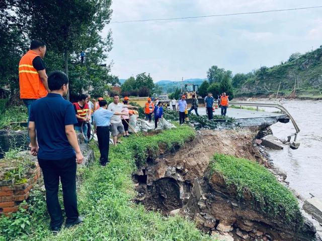  p>2020年8月6日,陕西省洛南县出现暴雨现象,发生洪灾.