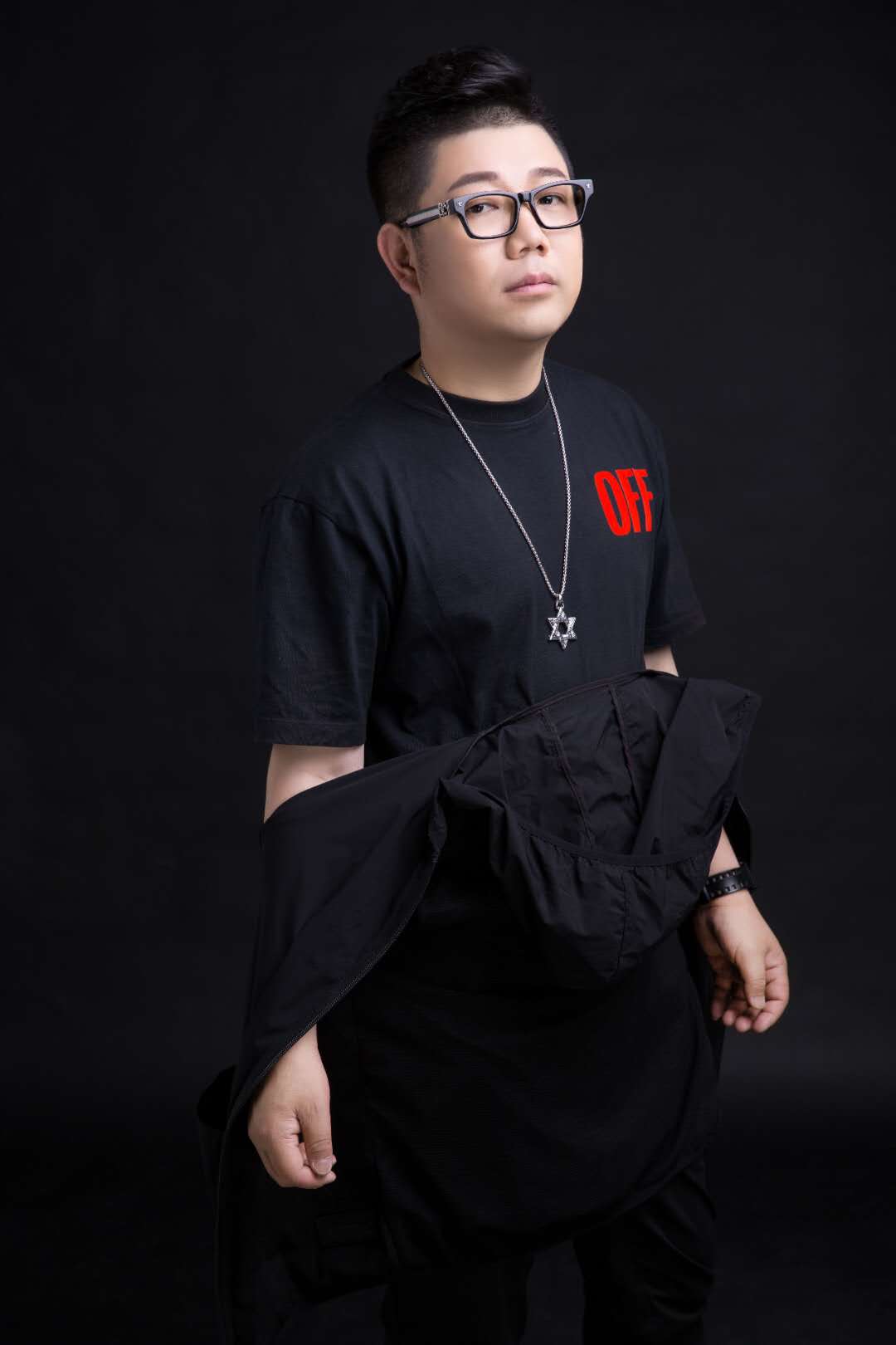 gnapo8aaav">大彬,原名孙衍宾,1978年3月28日出生于山东省潍坊市,歌手