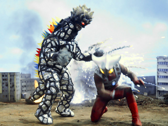  /p> p>玛扎拉斯星人操控的,全身覆盖着镜子的奇特怪