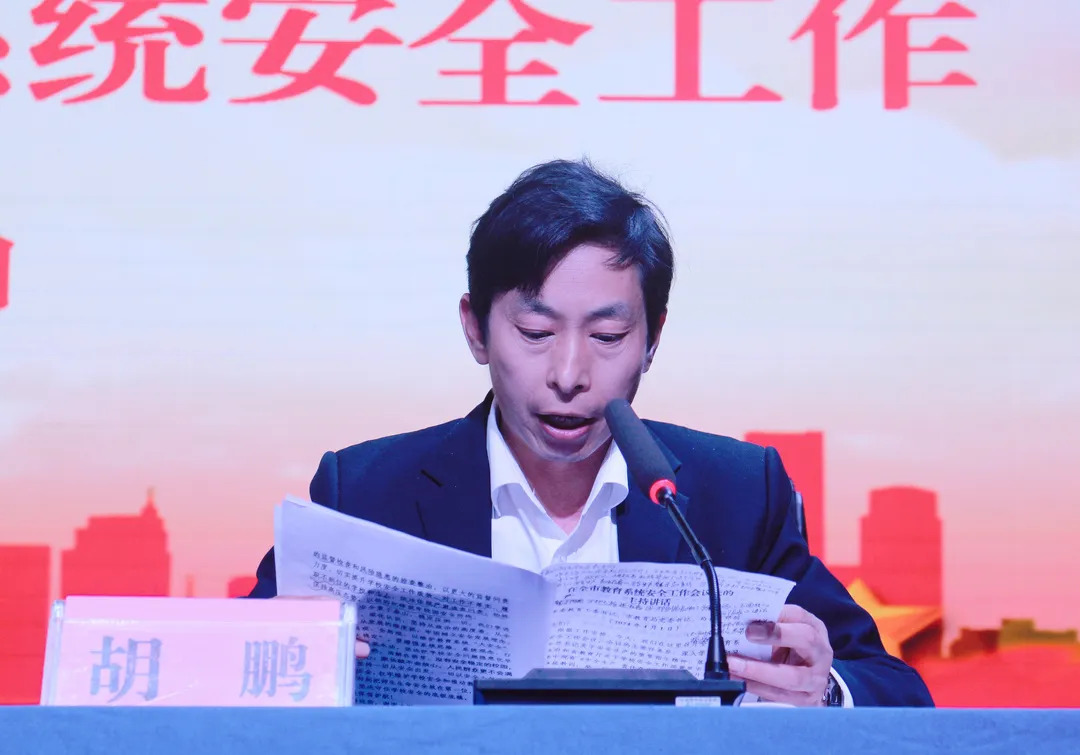  p data-id="ub8unaozi2sg">现任四川省大竹中学党委委员,副校长. /p>